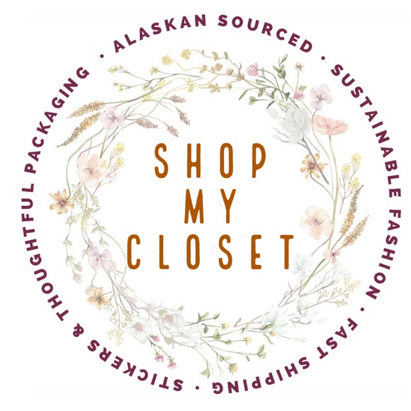 Your Alaskan Posher, Shelby! Let’s recycle fashion together 🌿🖤🏔🤩🙌🏼 - Picture 2 of 11